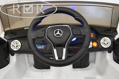 Электромобиль детский RiverToys Mercedes-Benz GLK300 (белый) с дистанционным управлением