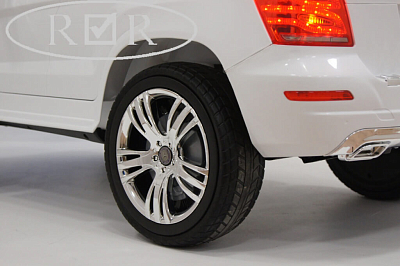 Электромобиль детский RiverToys Mercedes-Benz GLK300 (белый) с дистанционным управлением